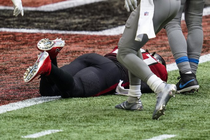 猎鹰主场苦战输球,季后赛形势严峻的简单介绍 猎鹰主场苦战输球,季后赛形势严峻的简单介绍