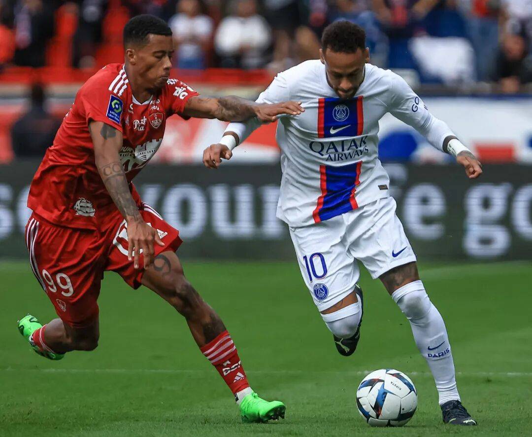 拜仁慕尼黑队长领衔进攻，技惊四座(拜仁慕尼黑队员)